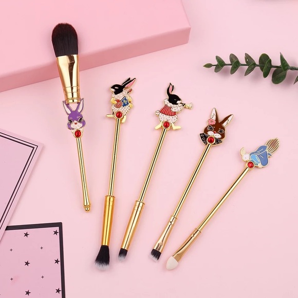 Alice in Wonderland Gold 5 Piece Makeup Brush Set - Picture 2 of 16